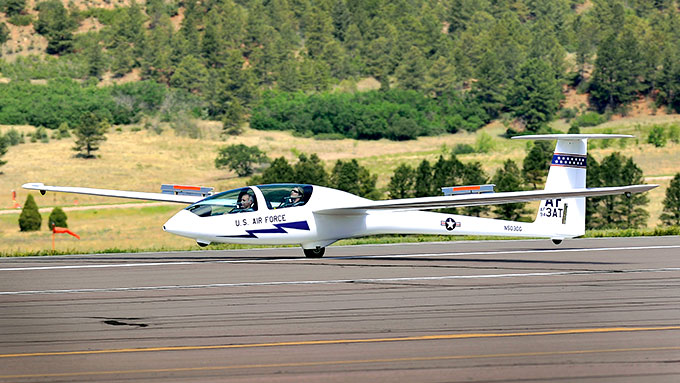 Image of USAF Academy TG-16A on runway.